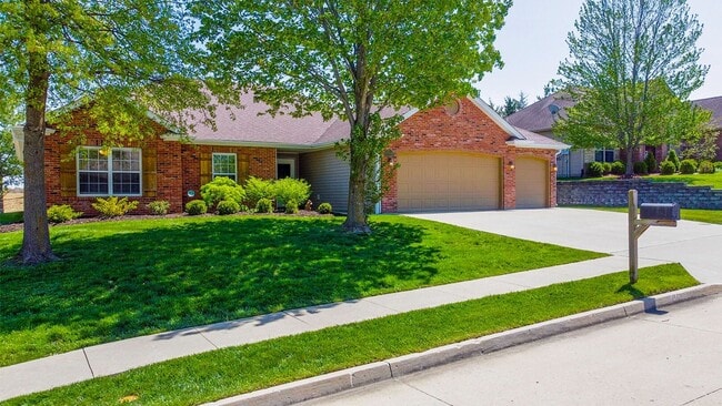 Building Photo - Charming 3 Bedroom/2 Bath in Mill Creek Manor with Spacious Garage