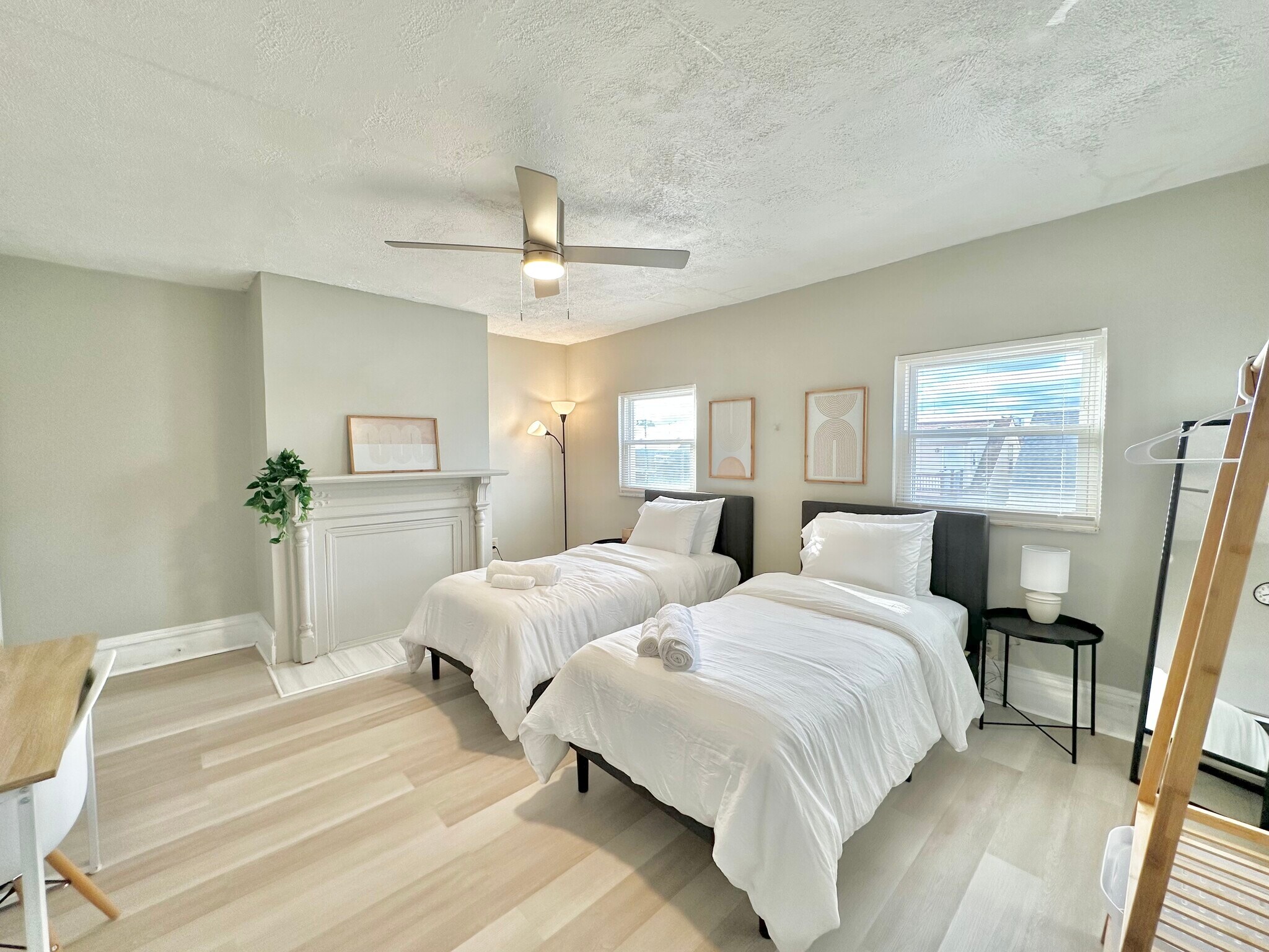 Building Photo - 324 Ella St