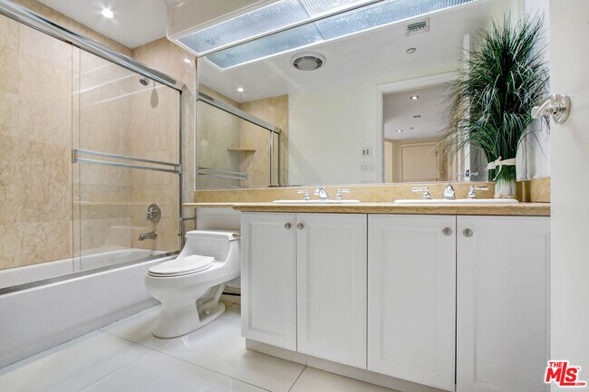 Building Photo - 11921 Dorothy St