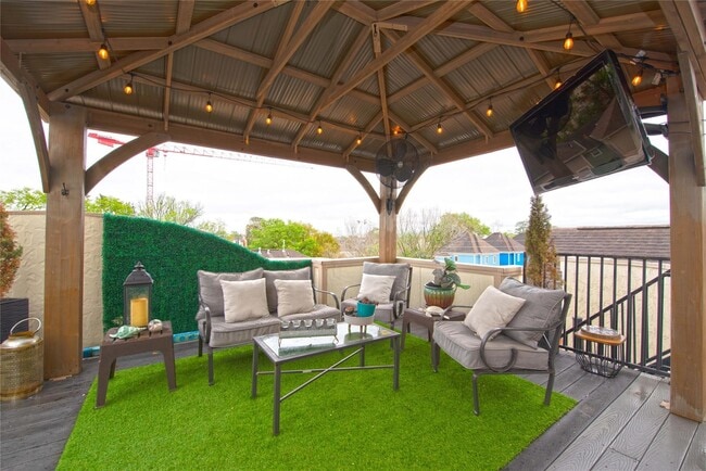 Building Photo - 1141 W 23rd St