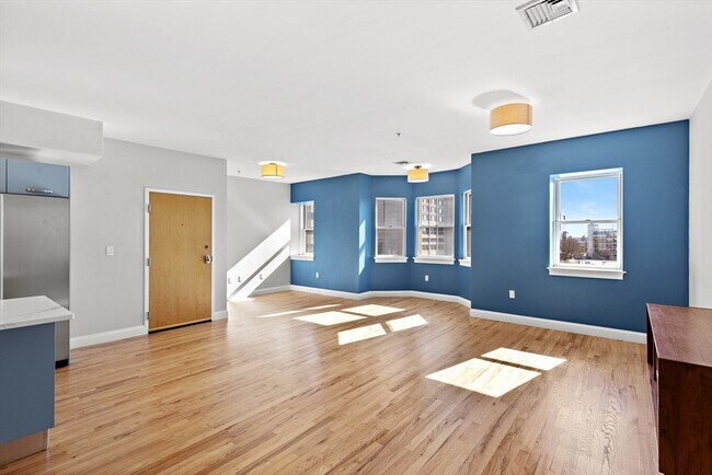 Building Photo - 877 Harrison Ave