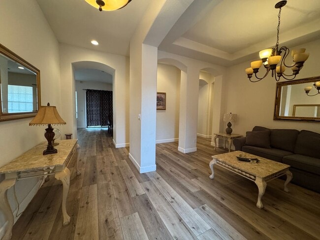 Building Photo - 3111 Esmeralda Dr
