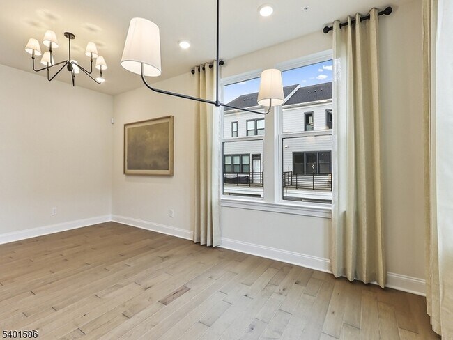 Building Photo - 715 Parker Blvd