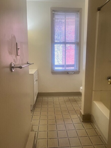 Bathroom - 113 E Franklin St