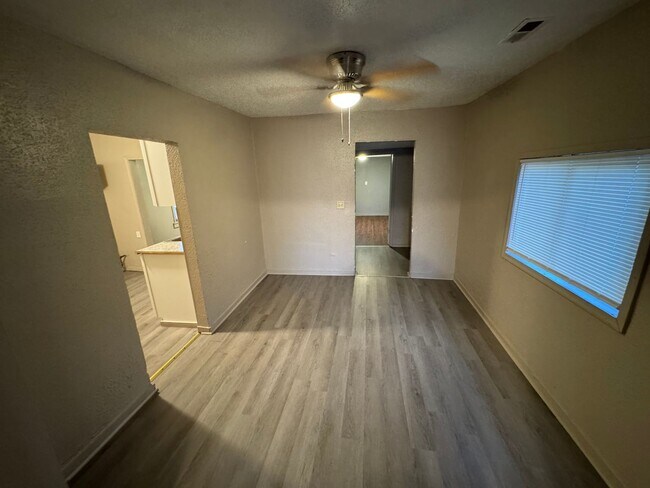 Building Photo - House 2BR/2BA