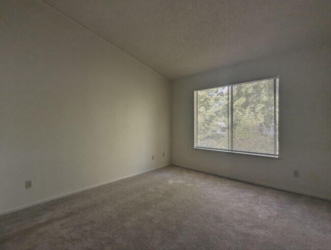 Building Photo - 38860 Cherry Glen Common