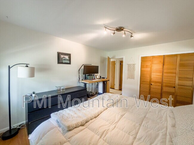 Building Photo - 2323 Bryan Ave