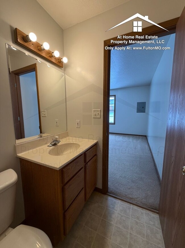 Building Photo - Gates Boulevard 2629–2631 Duplex