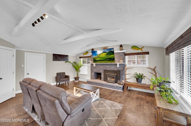 Building Photo - 14 Chestnut St