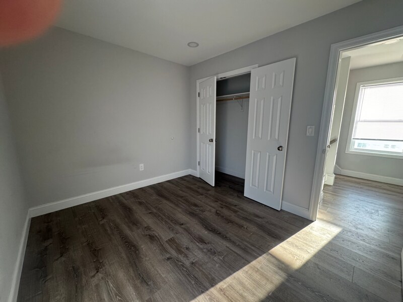 Building Photo - 10 Bouton St