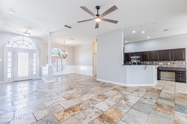 Building Photo - 12160 Basalt Dr S