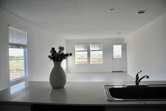 Building Photo - 764 Horsetail Ln