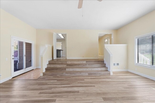 Building Photo - 2717 Knollwood Dr