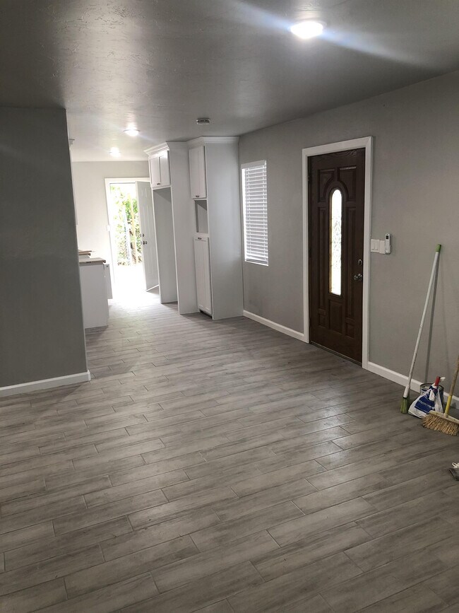 Building Photo - 3208 SW 44th St