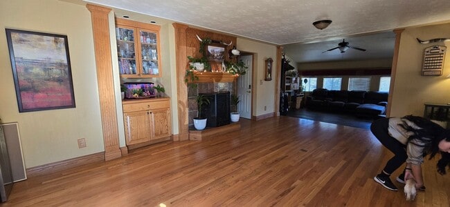 Building Photo - Charming Country Living Home with Modern Amenities!