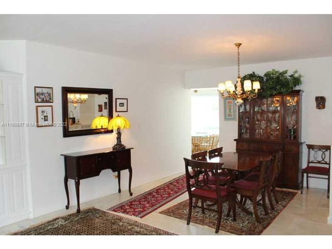 Building Photo - 2845 Granada Blvd