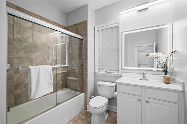 Building Photo - 2872 Overlook Way NE