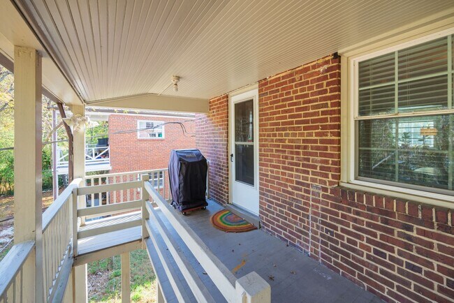 Building Photo - 3916 Stuart Ave