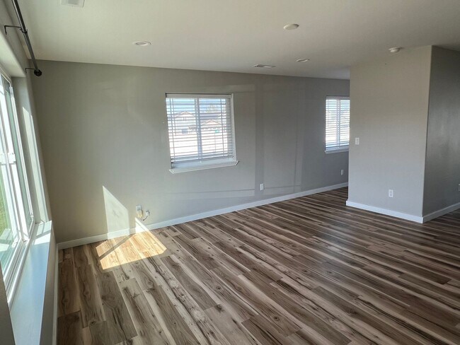 Building Photo - New Duplex fro Rent