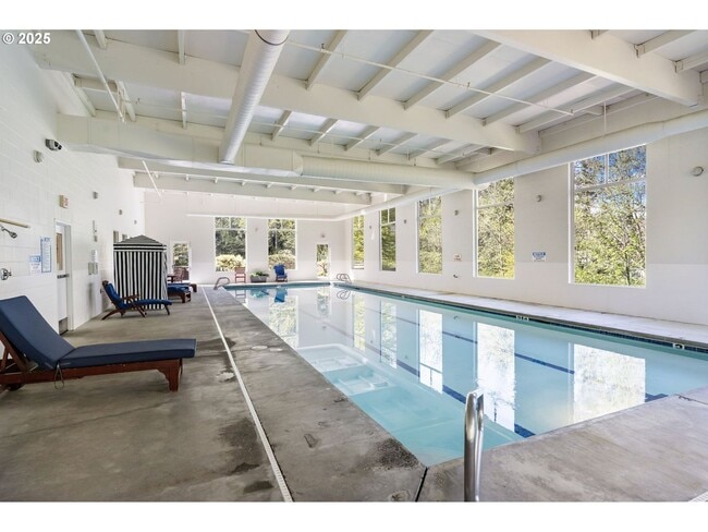 Building Photo - Rare 2 Bed 2 Bath + Loft Quintet Condo with Resort-Style Living in Portland’s West Hills