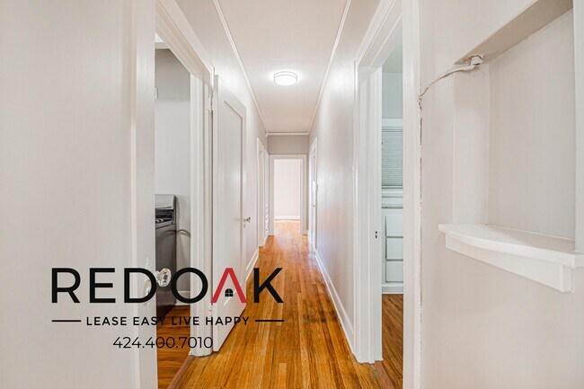 Building Photo - 149 S Sycamore Ave