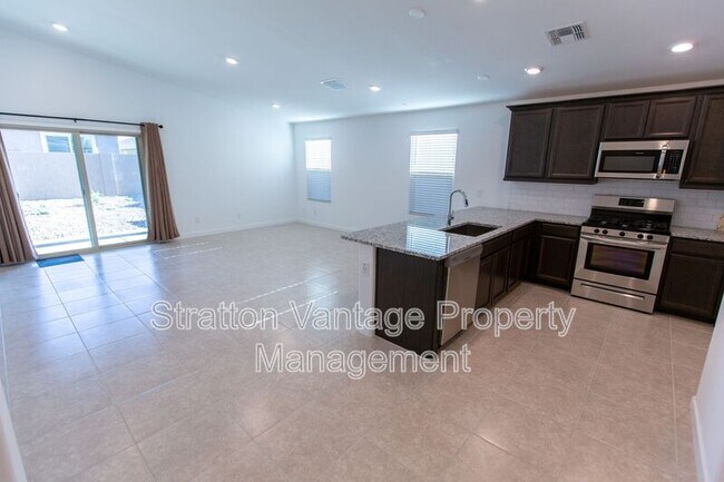 Primary Photo - 305 Pinnacle Ridge Dr