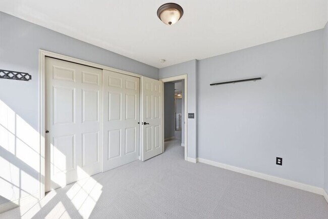 Building Photo - 5940 Meehan Rd