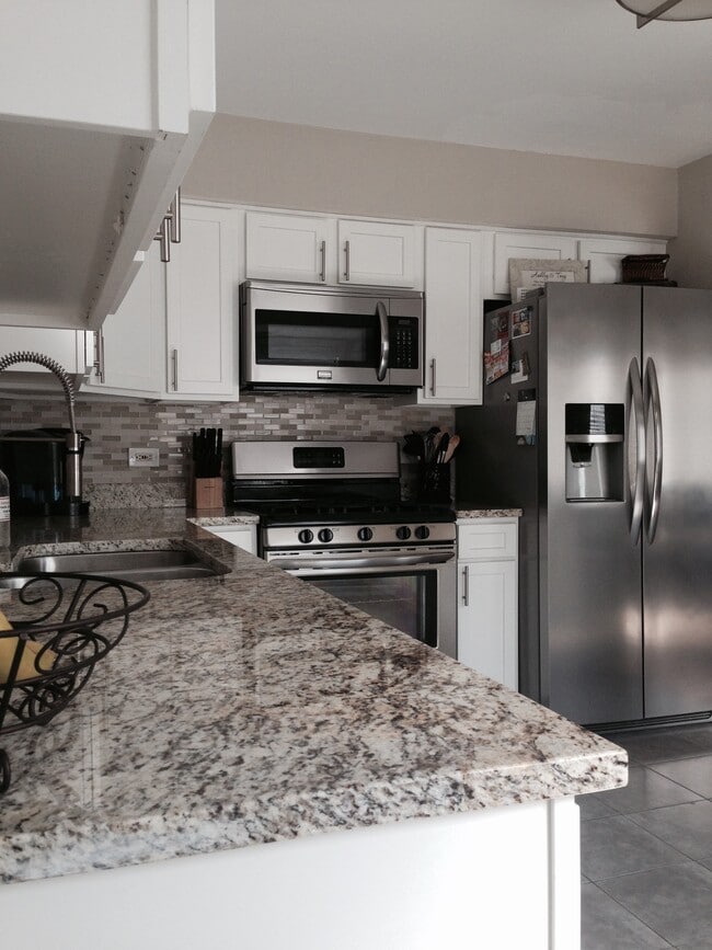 Kitchen - 6820 W Raven St