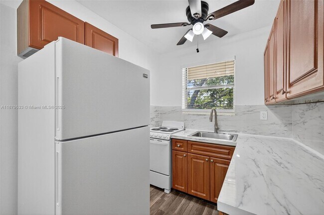 Primary Photo - 7130 W 11th Ct