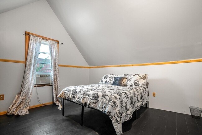 Building Photo - 5 Gordon Pl