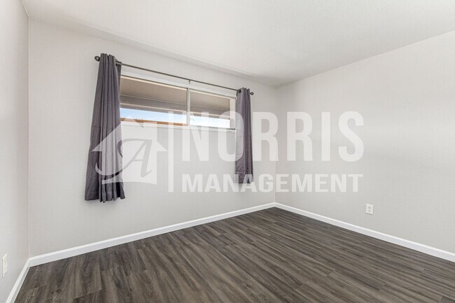 Building Photo - Convenient, Beautifully Updated Space Available Now!