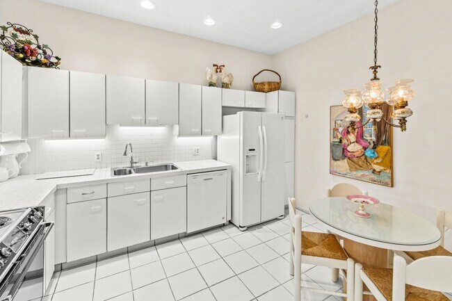 Building Photo - 5184 Lake Catalina Dr N