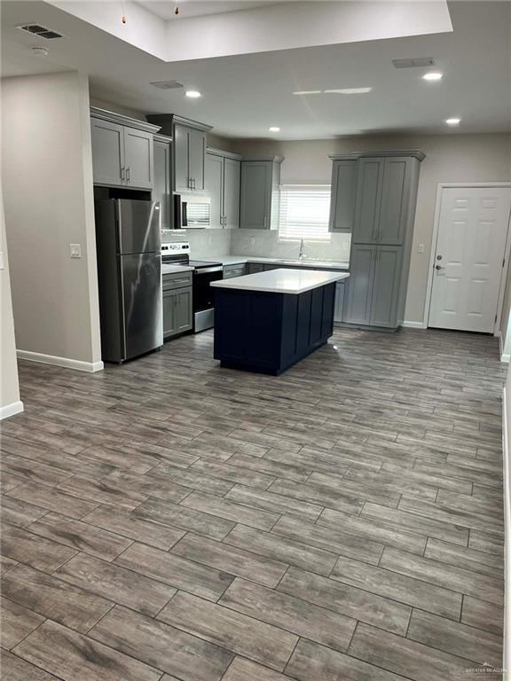 Building Photo - 20 Swallow Ave