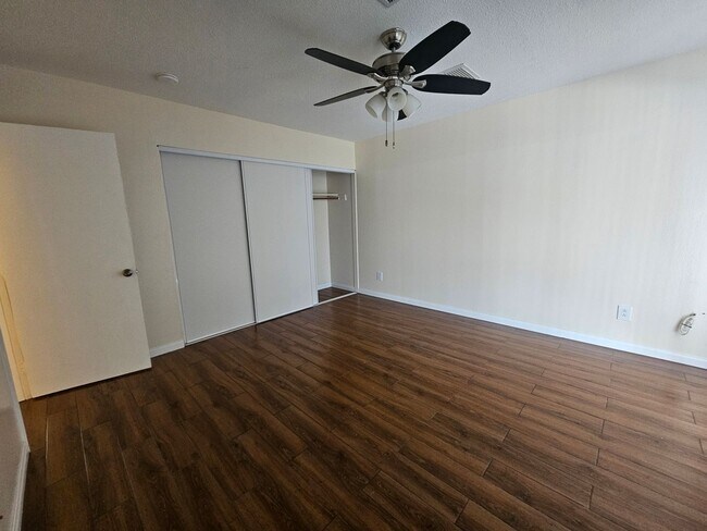 Building Photo - FRESH, CLEAN & BRIGHT 3 BED 2 BATH