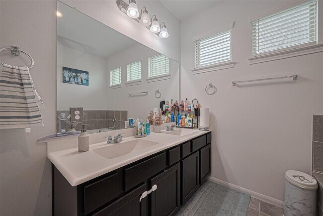 Building Photo - 14214 Singing Oaks Trl
