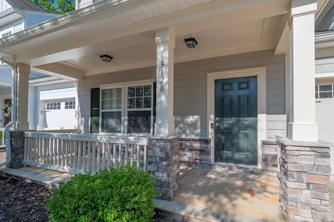 Building Photo - Freshly Renovated 4-Bedroom Home with Mode...