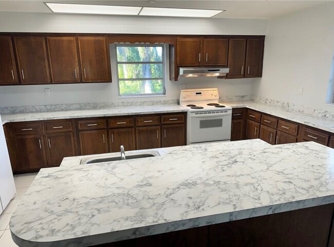 Building Photo - 19 Windy Point Rd