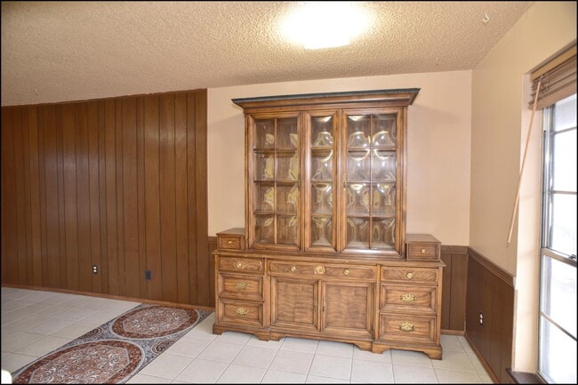 Building Photo - 6700 Escondido Dr