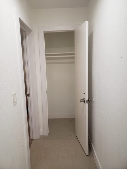 Building Photo - 4326 W 163rd St