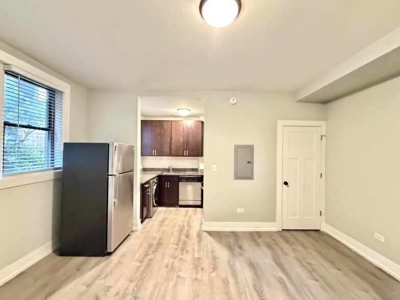 Building Photo - 913 Maple
