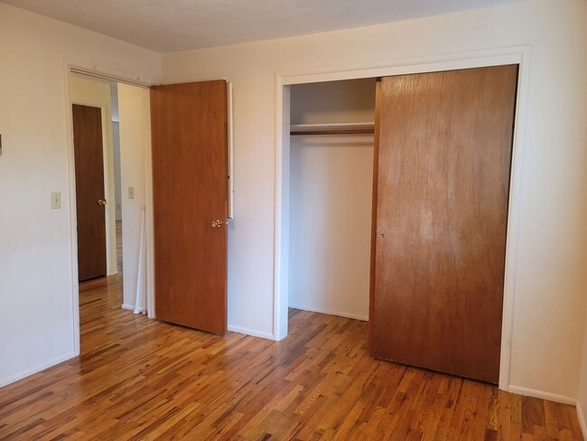 Building Photo - 01012