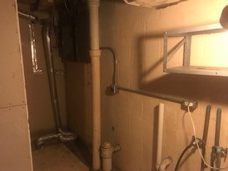 Laundry room - 100 S Franklin St