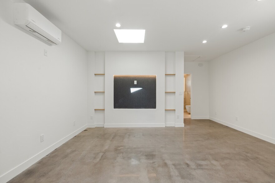 Building Photo - 7314 Fallbrook Ave