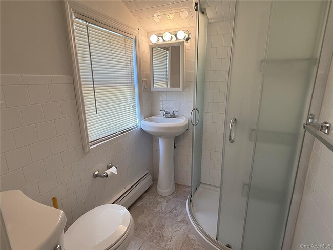 Building Photo - 875 Fleetwood Rd