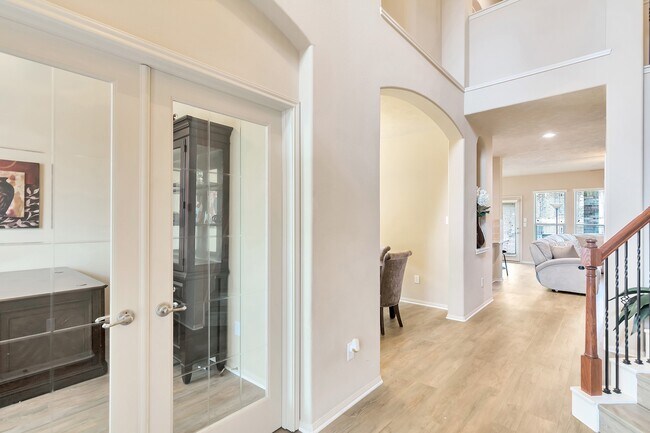 Building Photo - 10 W Lasting Spring Cir