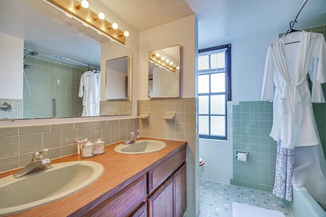 Building Photo - 9 Francis St