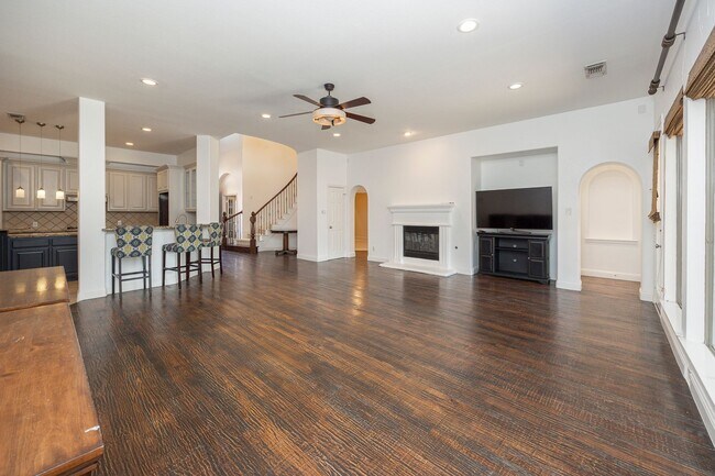 Building Photo - Spacious and beautifully designed with 5 bedrooms, 4 bath in a desirable location.