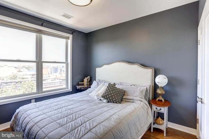 Building Photo - 1350 Maryland Ave NE