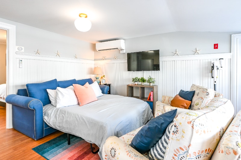 Building Photo - 8 Pine Tree Ave