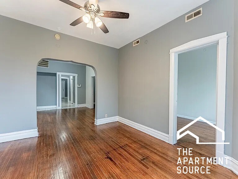 Building Photo - 1426 S Avers Ave